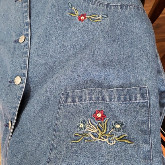 Women's Denim Button Down Shirt - Picture 4 of 4